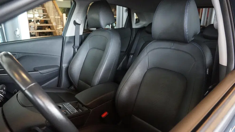 Hyundai KONA EV Premium 64 kWh NL auto uit 2023, foto 10