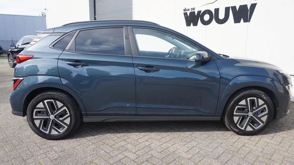 Hyundai KONA EV Premium 64 kWh NL auto uit 2023, foto 7
