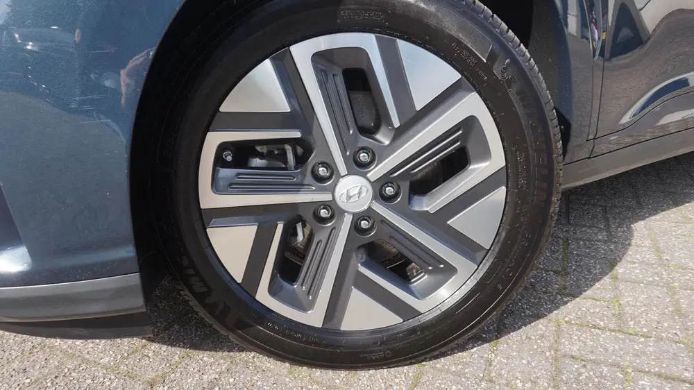 Hyundai KONA EV Premium 64 kWh NL auto uit 2023, foto 8