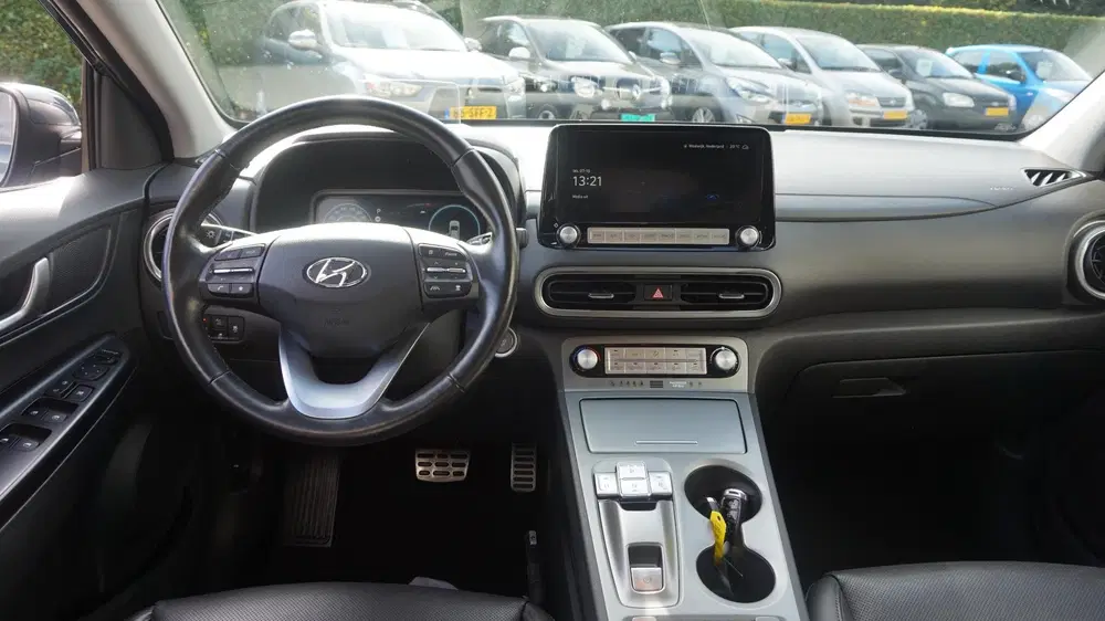 Hyundai KONA EV Premium 64 kWh NL auto uit 2023, foto 9