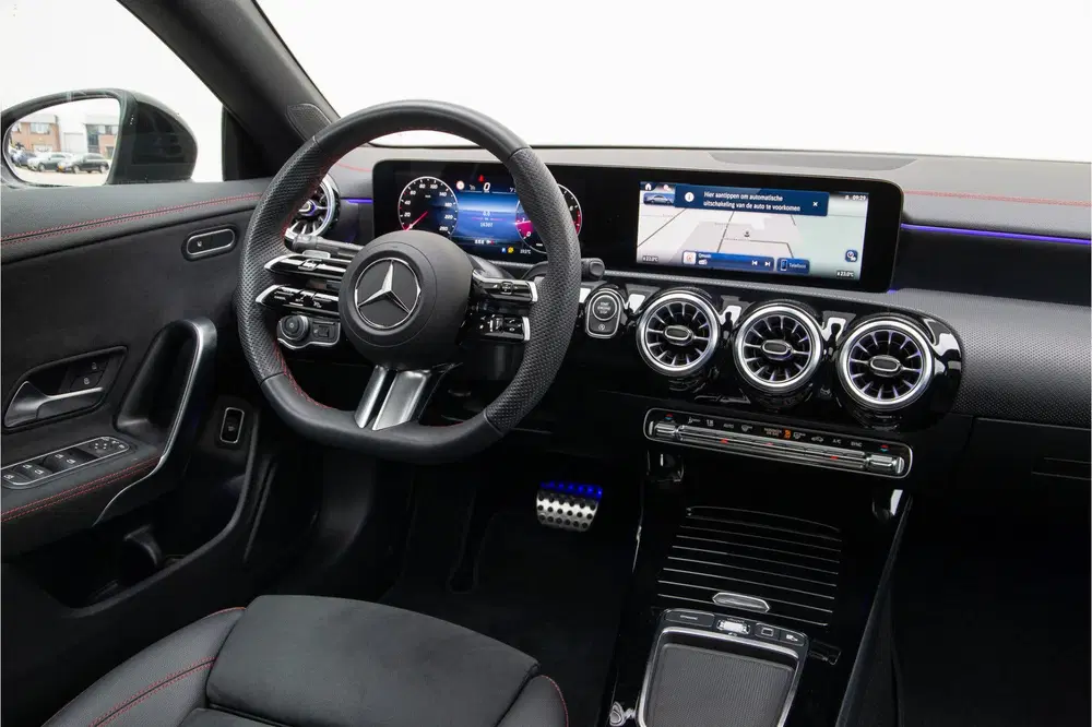 Mercedes-Benz CLA 200 AMG Premium Pano uit 2025, foto 10
