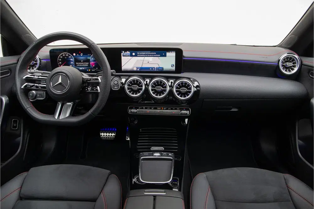 Mercedes-Benz CLA 200 AMG Premium Pano uit 2025, foto 6