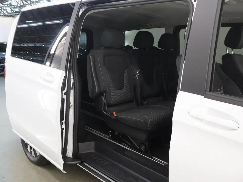 Mercedes-Benz EQV 300 uit 2022, foto 12