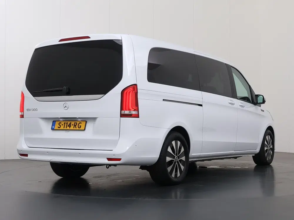 Mercedes-Benz EQV 300 uit 2022, foto 2