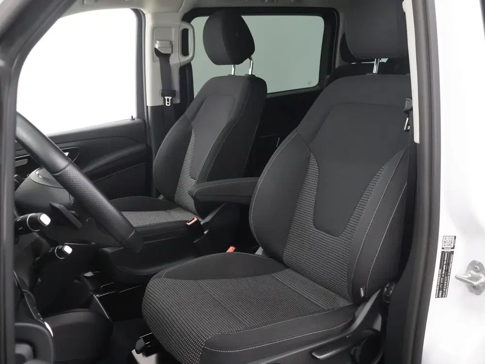 Mercedes-Benz EQV 300 uit 2022, foto 8