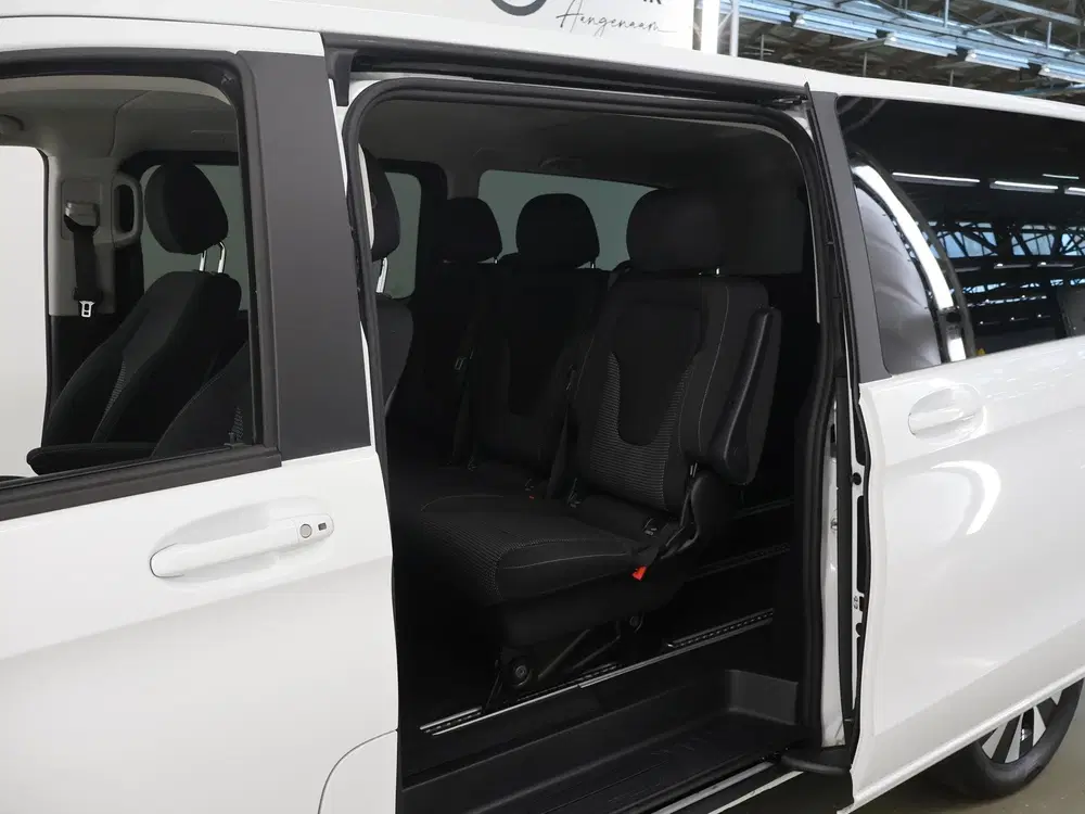 Mercedes-Benz EQV 300 uit 2022, foto 9