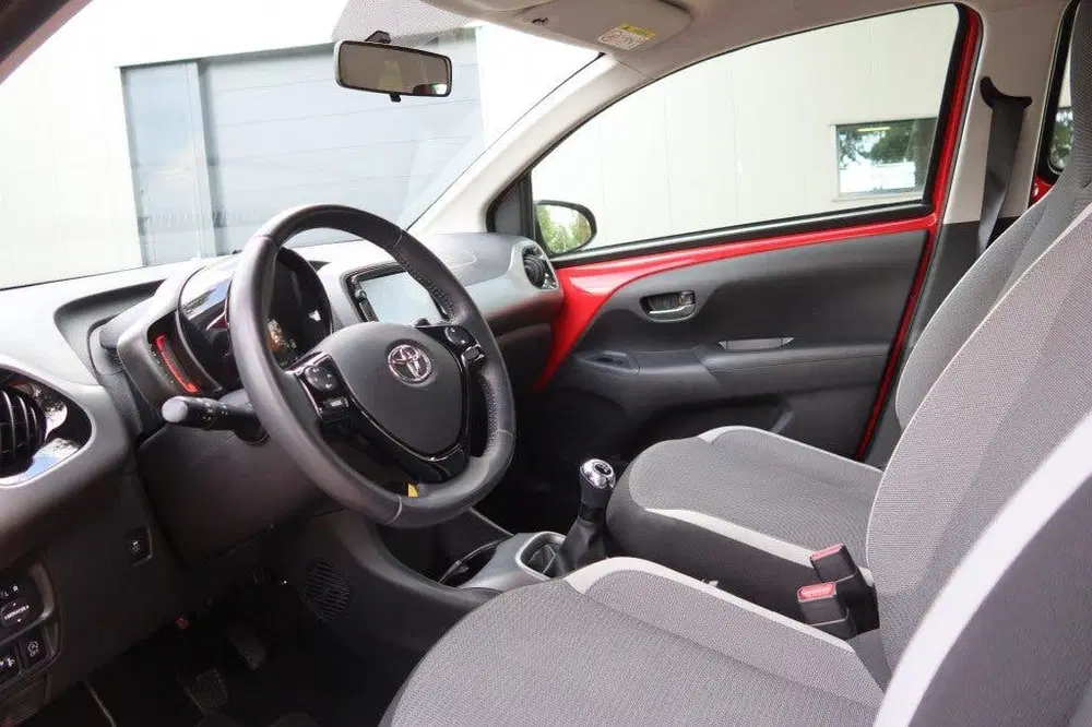 Toyota Aygo 1.0 VVT-I X-Play 72pk 5drs. Airco uit 2022, foto 6