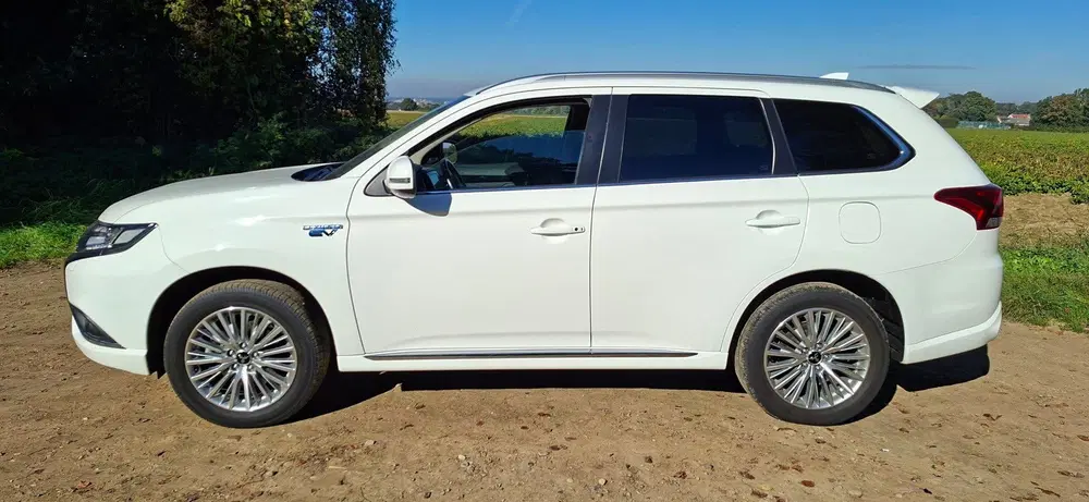 Mitsubishi Outlander 2.4 PHEV S-Edition BOVAG uit 2019, foto 2