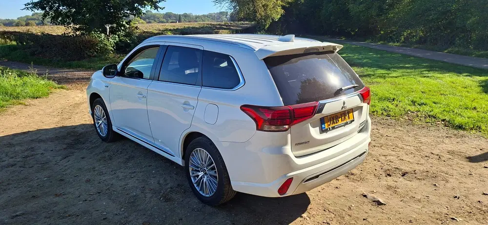 Mitsubishi Outlander 2.4 PHEV S-Edition BOVAG uit 2019, foto 3