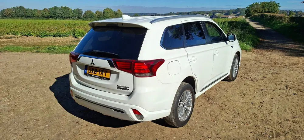 Mitsubishi Outlander 2.4 PHEV S-Edition BOVAG uit 2019, foto 4