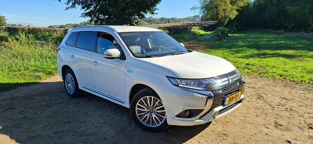 Mitsubishi Outlander 2.4 PHEV S-Edition BOVAG uit 2019, foto 6