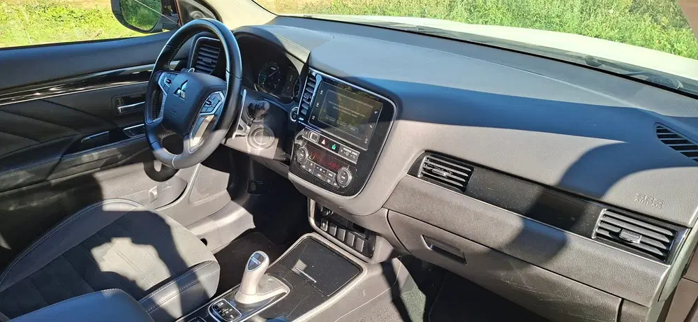 Mitsubishi Outlander 2.4 PHEV S-Edition BOVAG uit 2019, foto 9