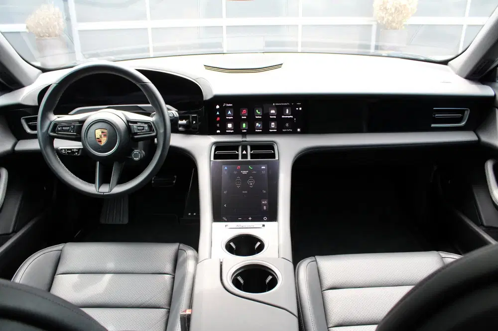 Porsche Taycan 4 105 kWh uit 2024, foto 2