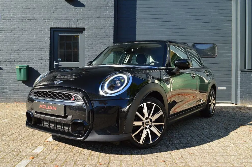 Mini Cooper S Cooper S 2.0 5-Deurs Zwart Carplay Stoelve uit 2023
