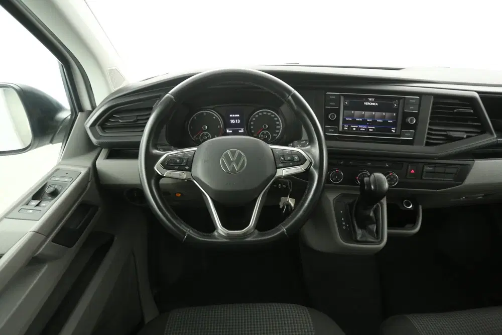 Volkswagen Transporter 2.0 TDI L2H1 150PK DSG uit 2021, foto 2