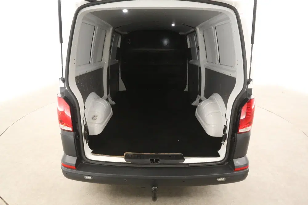 Volkswagen Transporter 2.0 TDI L2H1 150PK DSG uit 2021, foto 3