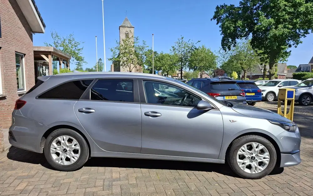 Kia Ceed 1.0 T-GDi Dynamic PlusLine Dealer onder uit 2022, foto 10