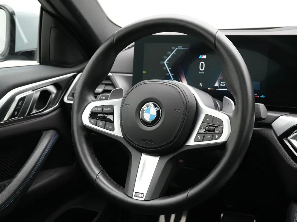 BMW 4-serie 420i Coupé High Executive uit 2024, foto 2