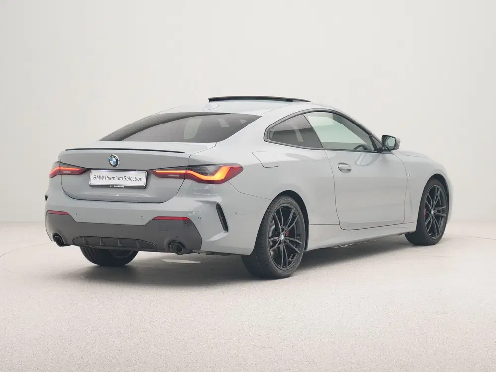 BMW 4-serie 420i Coupé High Executive uit 2024, foto 9