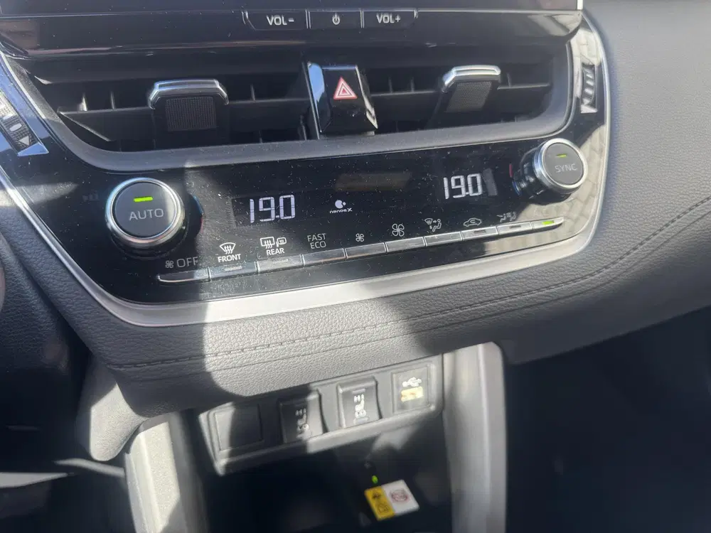 Toyota Corolla Cross 2.0 High Power Hybrid First Edition uit 2023, foto 13