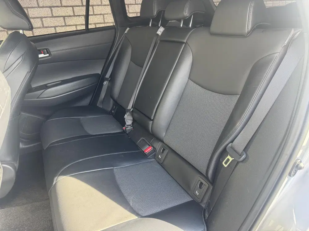 Toyota Corolla Cross 2.0 High Power Hybrid First Edition uit 2023, foto 8