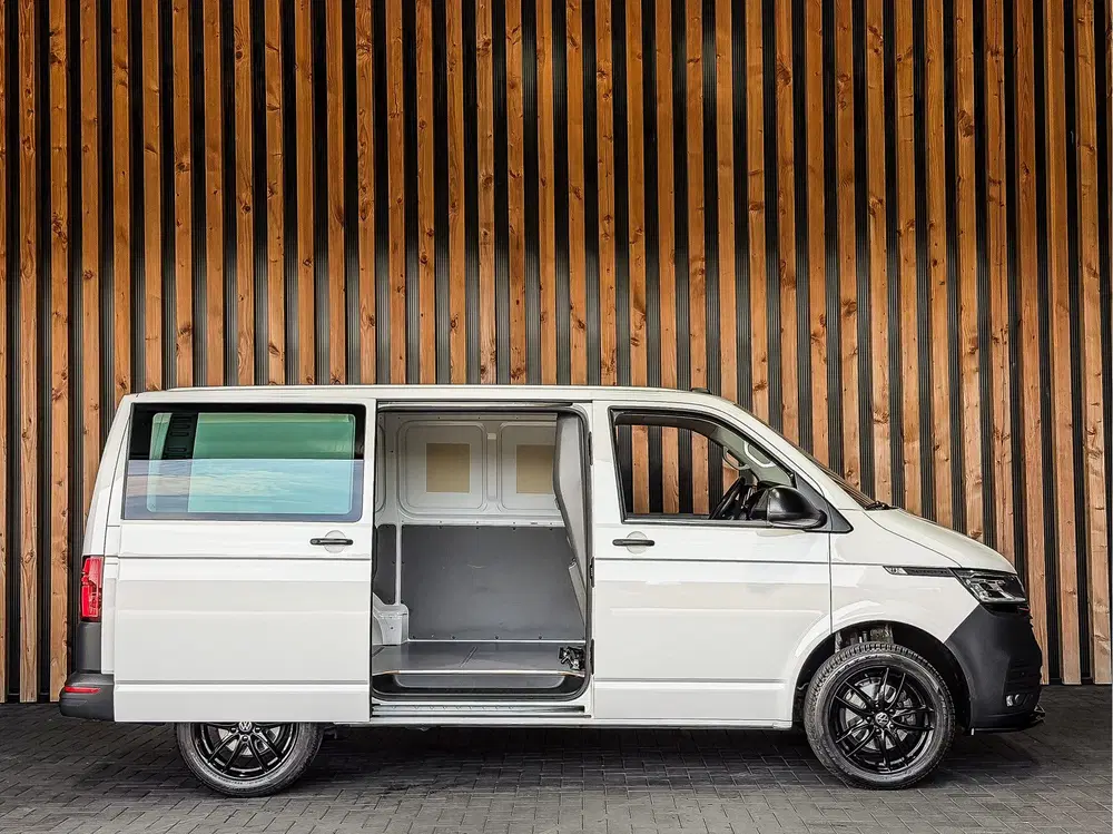 Volkswagen Transporter 2.0 TDI 150PK DSG Bestelwagen L1H1 uit 2023, foto 4