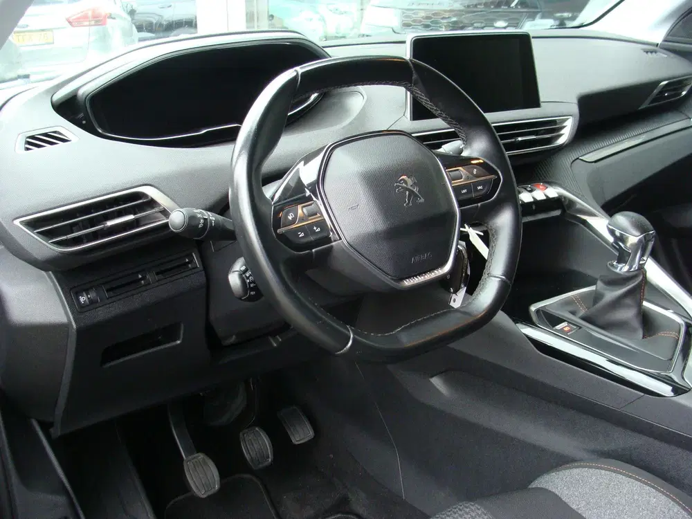 Peugeot 3008 1.2 PureTech 130pk S&S Active uit 2019, foto 3