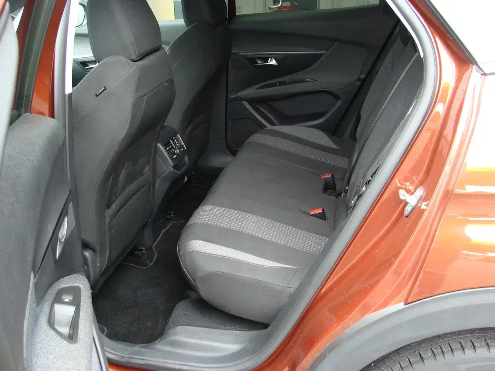 Peugeot 3008 1.2 PureTech 130pk S&S Active uit 2019, foto 6