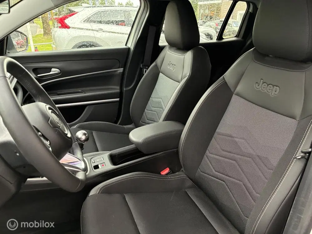 Jeep Avenger 1.2 Altitude JBL+KEYLESS+WINTERPACK uit 2024, foto 2