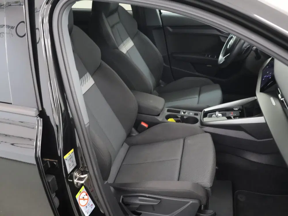 Audi A3 35 TFSI S edition uit 2022, foto 11