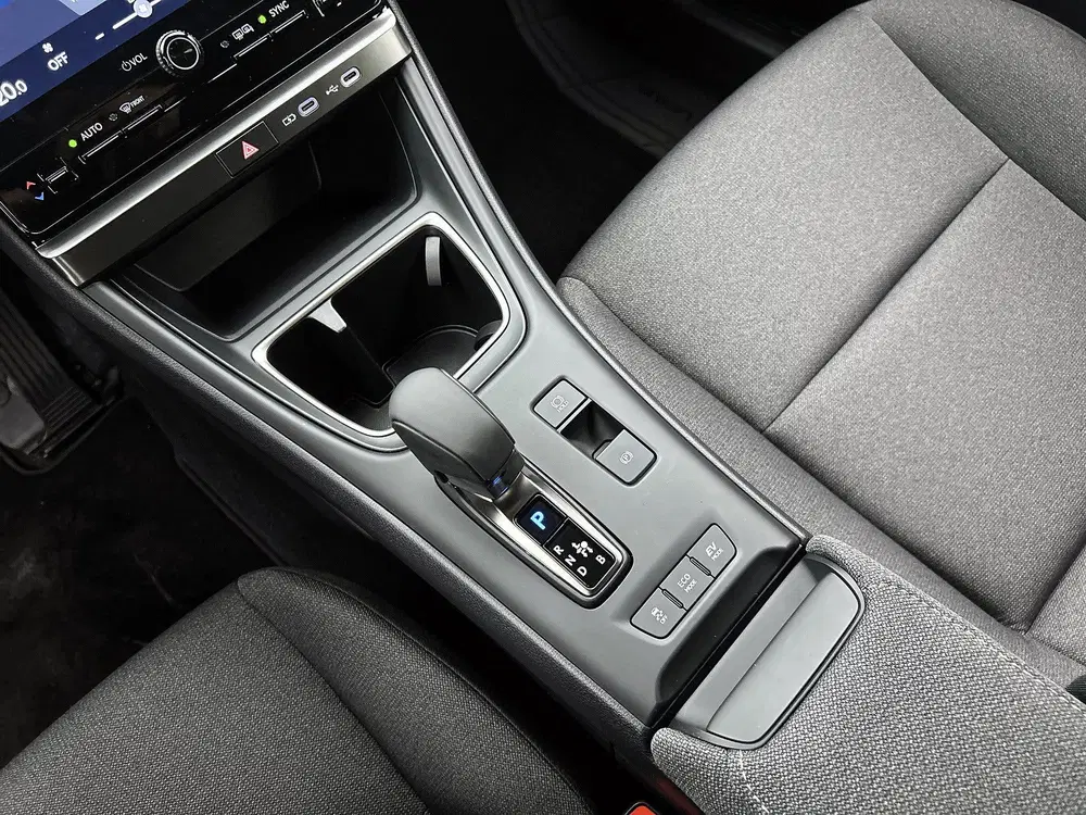 Lexus LBX 2WD uit 2024, foto 11