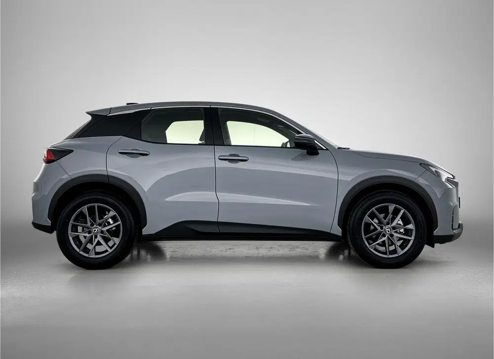 Lexus LBX 2WD uit 2024, foto 12