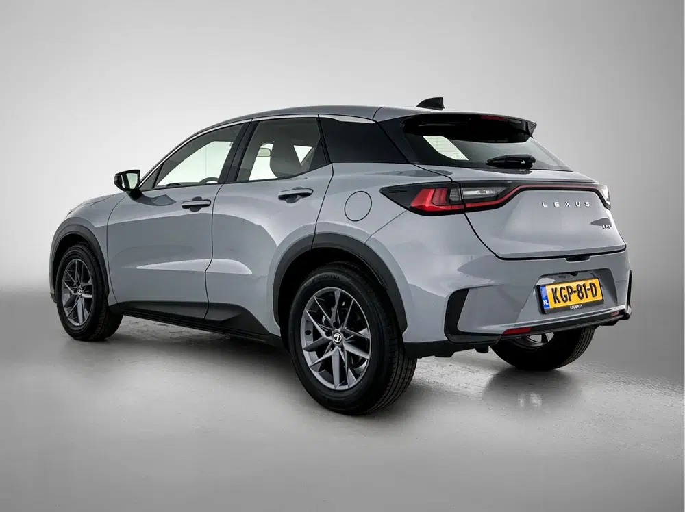 Lexus LBX 2WD uit 2024, foto 14