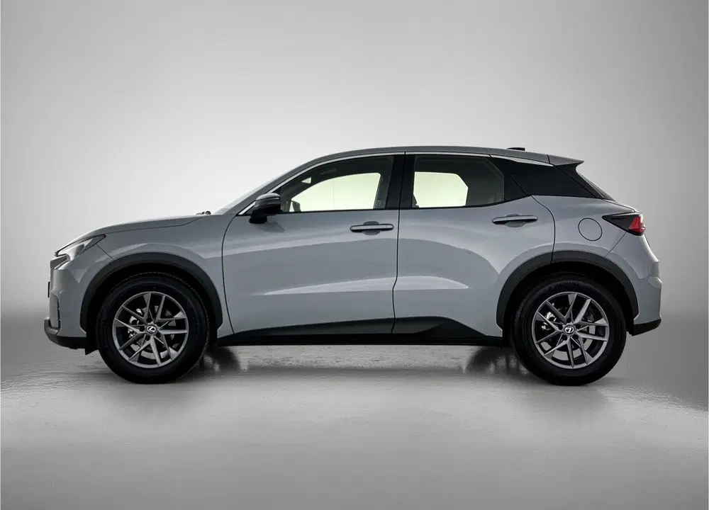 Lexus LBX 2WD uit 2024, foto 3