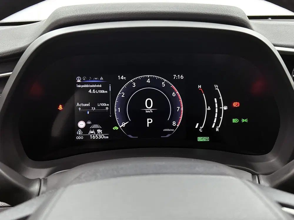 Lexus LBX 2WD uit 2024, foto 5