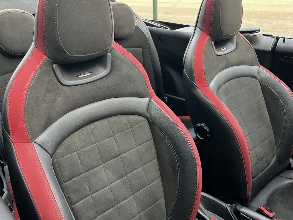 Mini Cabrio 2.0 Cooper S John Cooper Works JCW uit 2019, foto 11