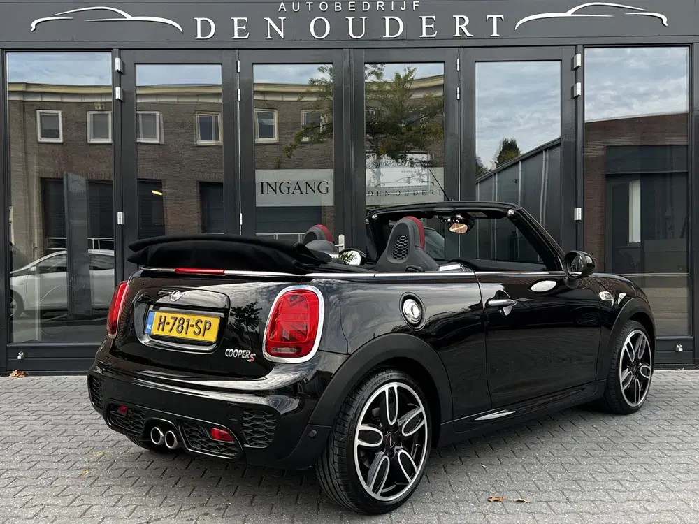 Mini Cabrio 2.0 Cooper S John Cooper Works JCW uit 2019, foto 2