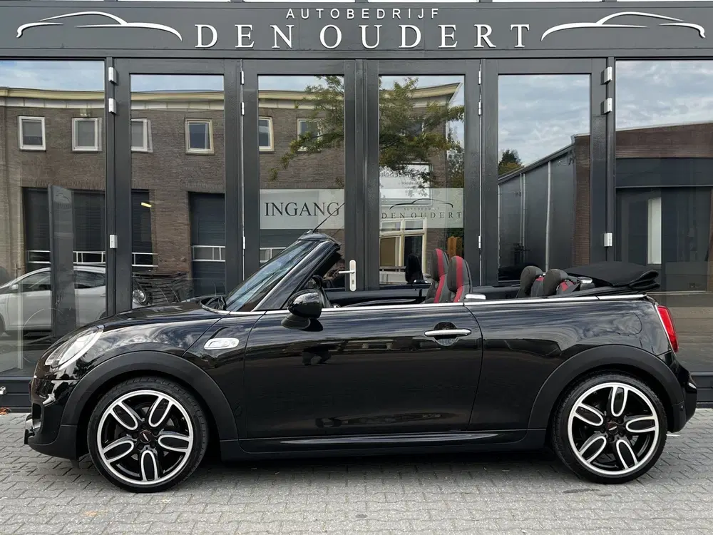 Mini Cabrio 2.0 Cooper S John Cooper Works JCW uit 2019, foto 4