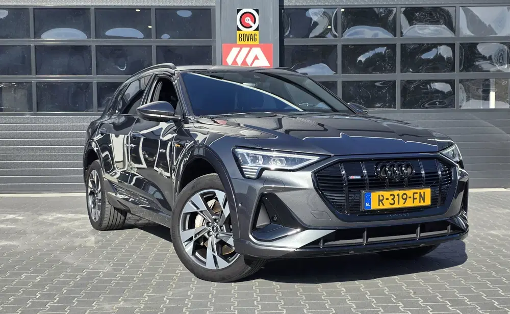 Audi e-tron 55 quattro S edition 95 kWh uit 2022, foto 12