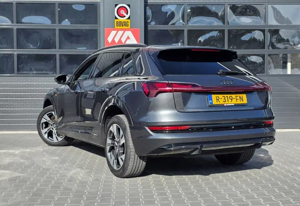 Audi e-tron 55 quattro S edition 95 kWh uit 2022, foto 13