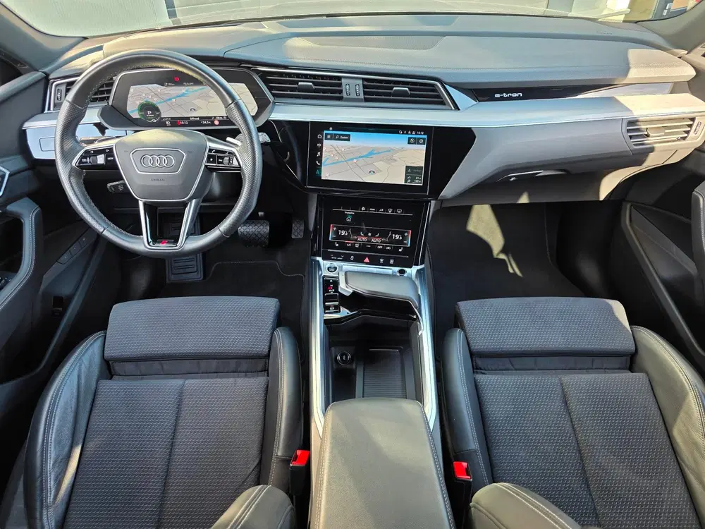 Audi e-tron 55 quattro S edition 95 kWh uit 2022, foto 2