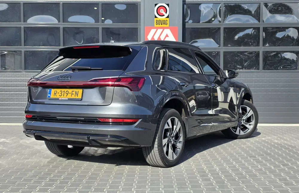 Audi e-tron 55 quattro S edition 95 kWh uit 2022, foto 4