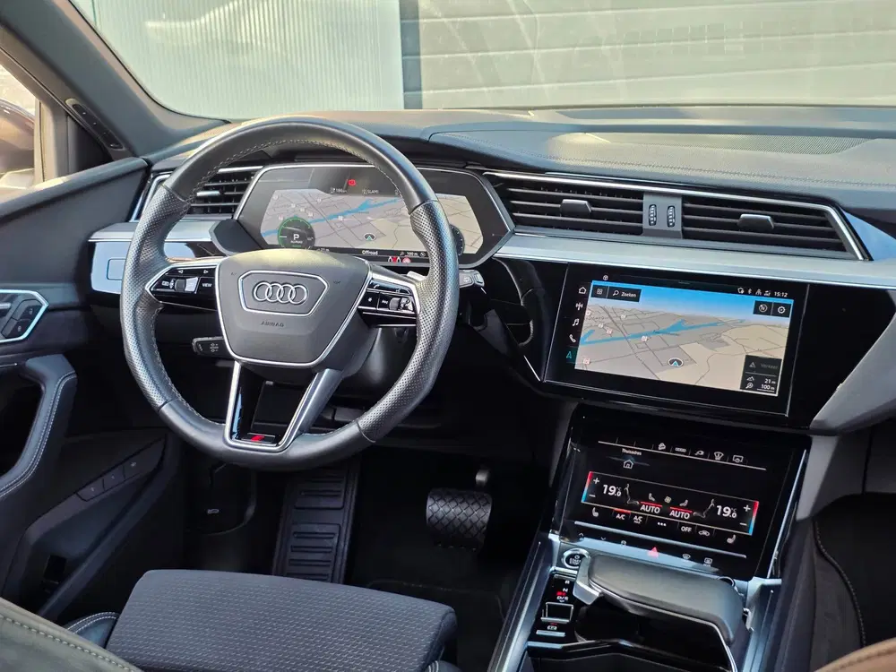 Audi e-tron 55 quattro S edition 95 kWh uit 2022, foto 6