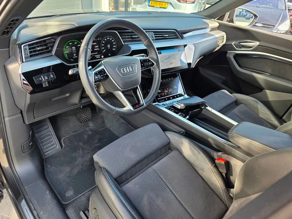 Audi e-tron 55 quattro S edition 95 kWh uit 2022, foto 7