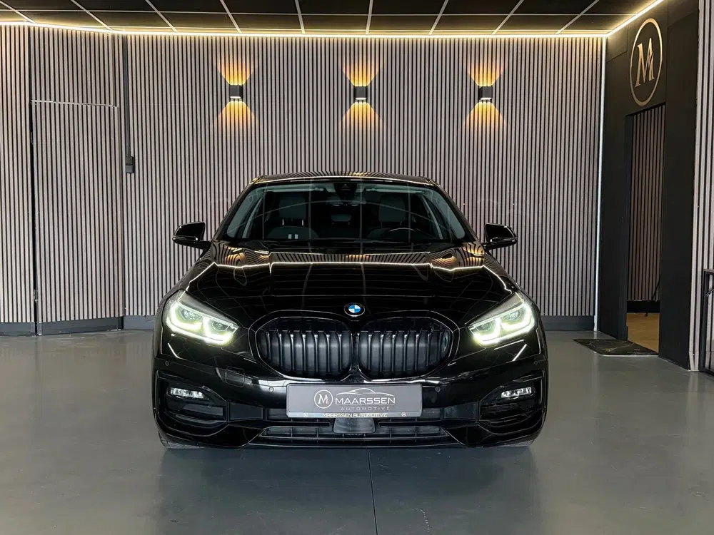 BMW 1-serie 118i Executive Edition uit 2019, foto 6