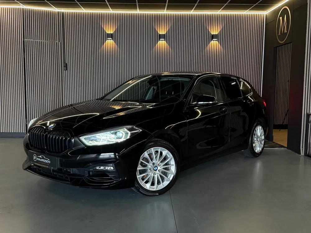 BMW 1-serie 118i Executive Edition uit 2019, foto 8