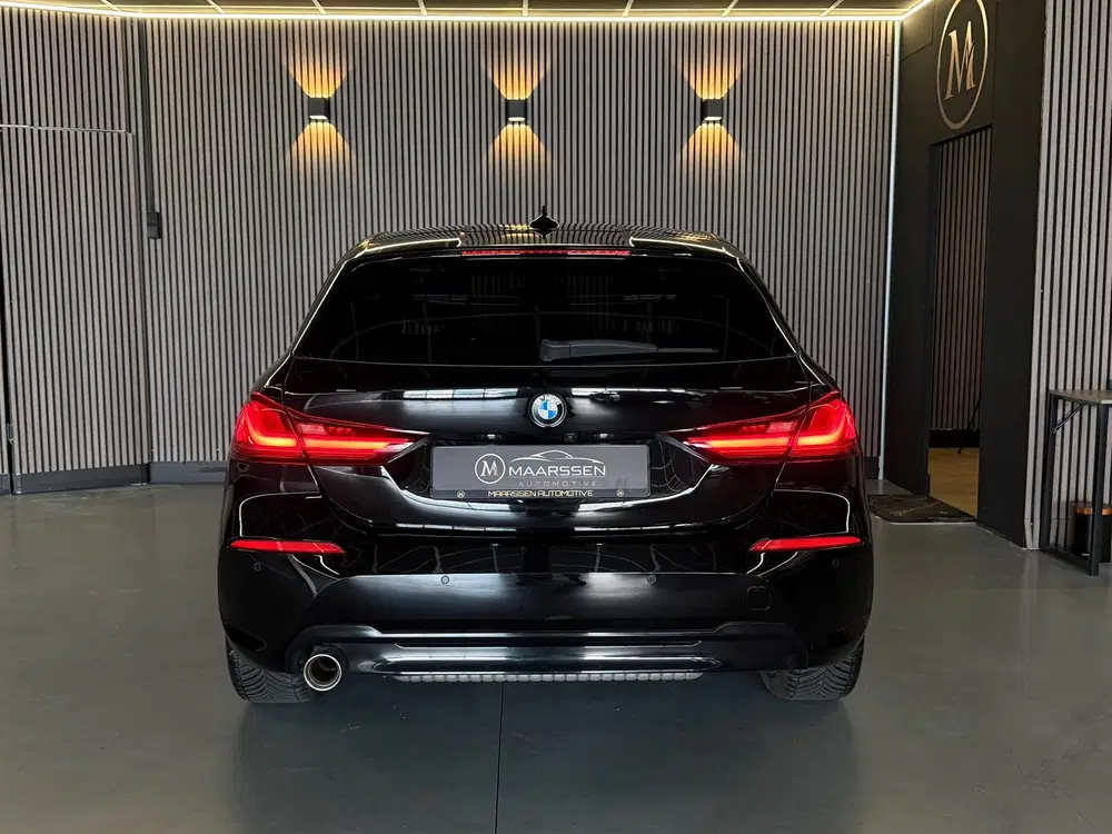 BMW 1-serie 118i Executive Edition uit 2019, foto 9