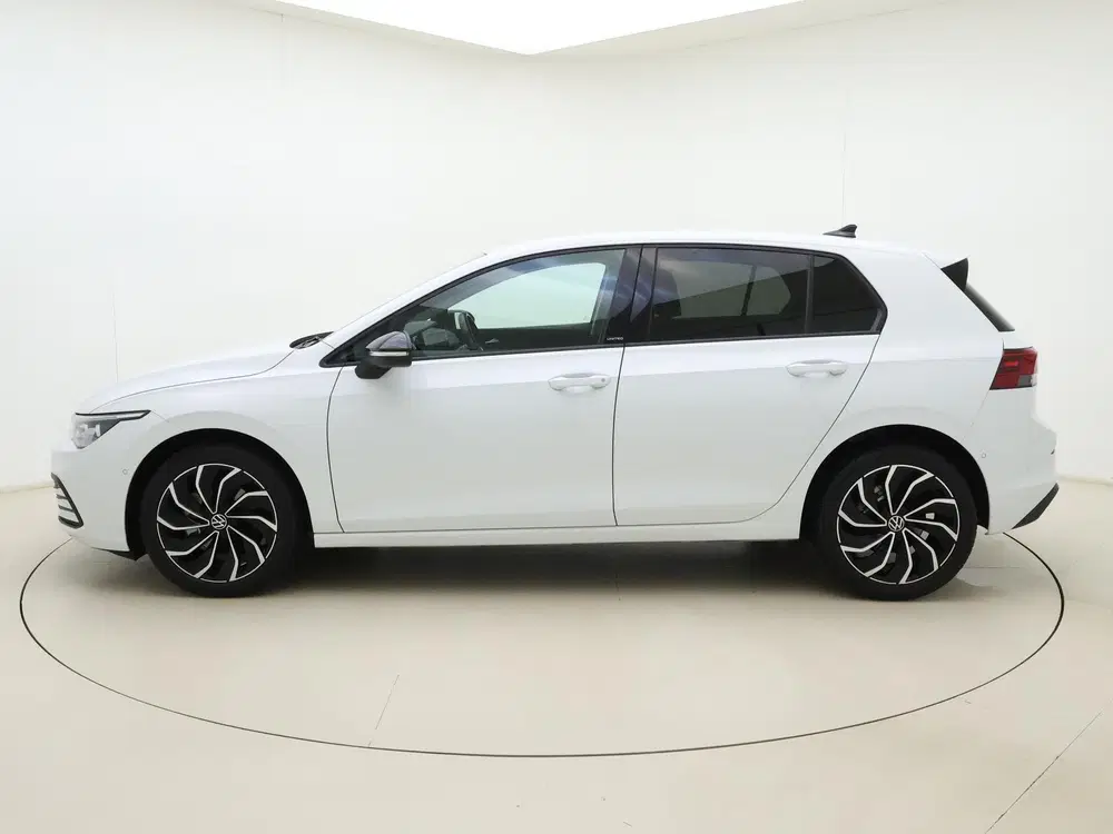 Volkswagen Golf 1.0 eTSI Life Business uit 2020, foto 2