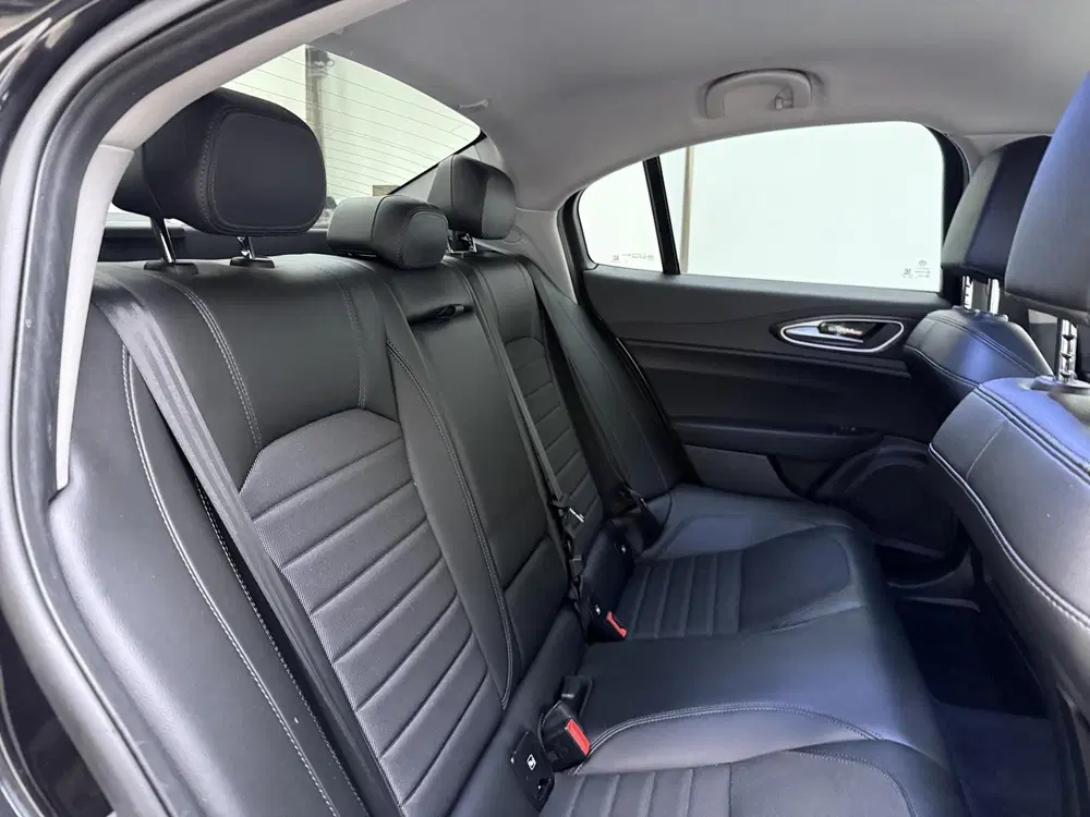 Alfa Romeo Giulia 2.0T uit 2019, foto 10