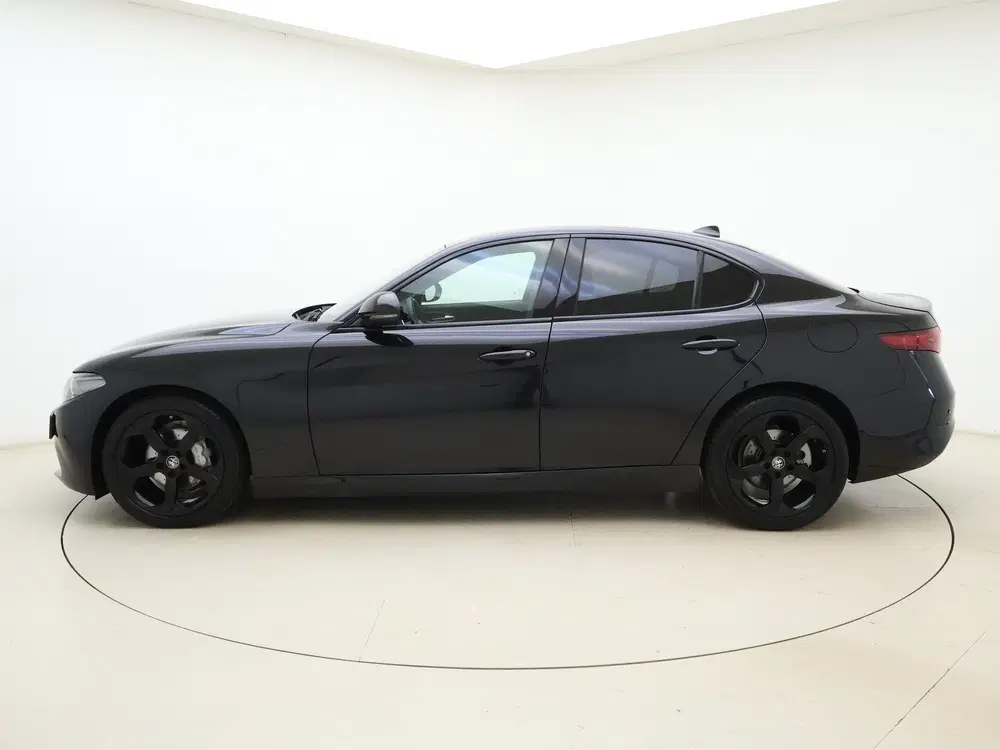 Alfa Romeo Giulia 2.0T uit 2019, foto 2